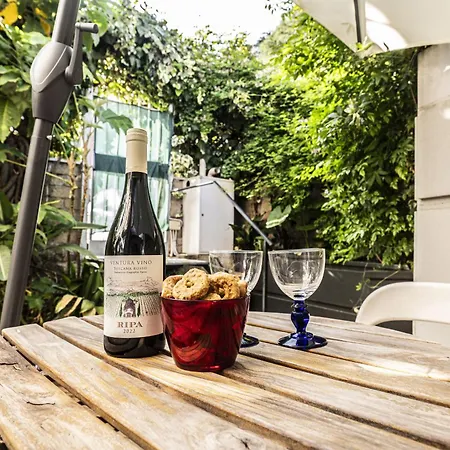 Lovely Garden In Beautiful San Saba Apartment